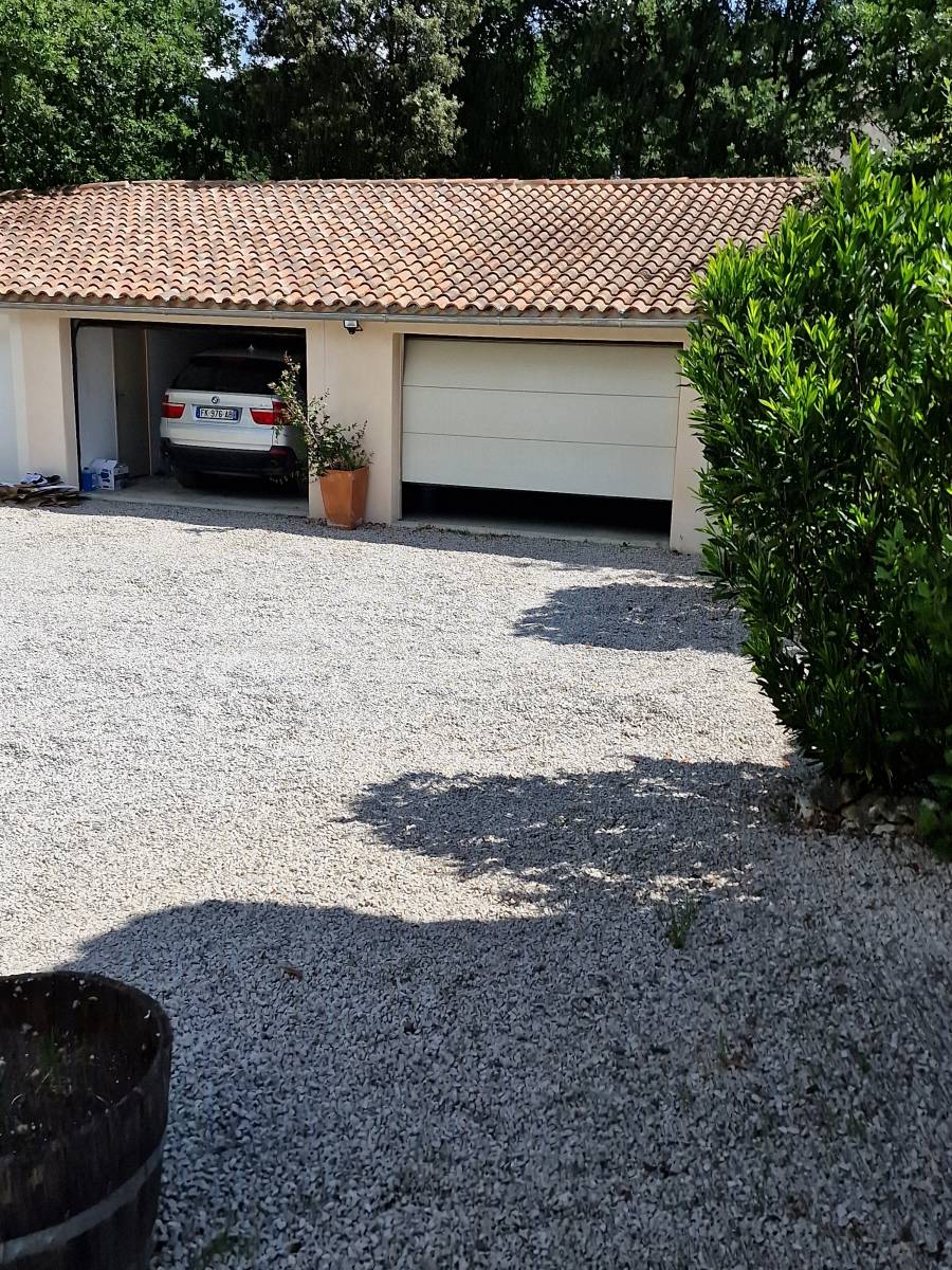Remplacement automatisme de porte de garage sectionnelle motorisée à Aix en Provence La Duranne