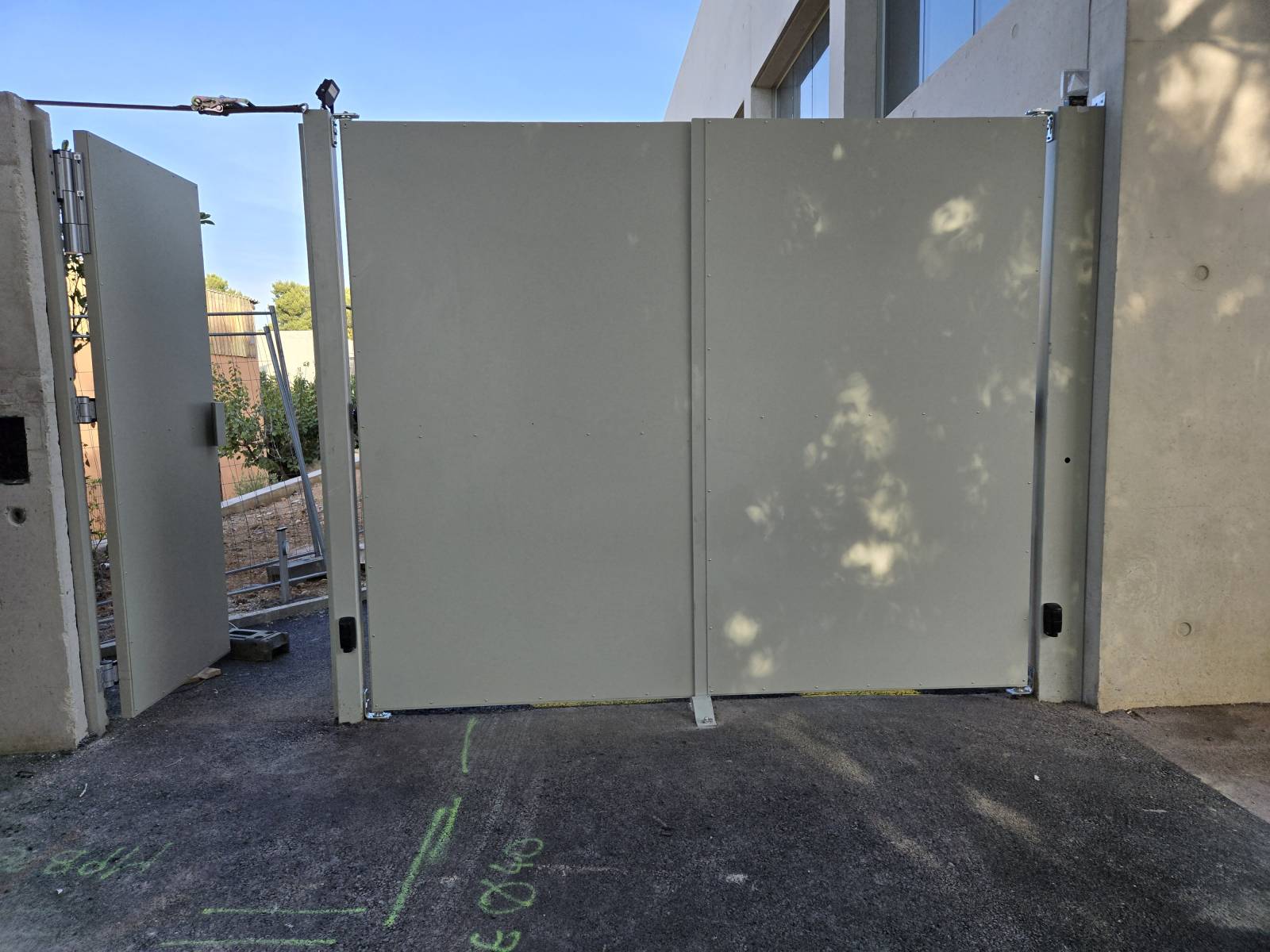 Portail battant Roger Technology