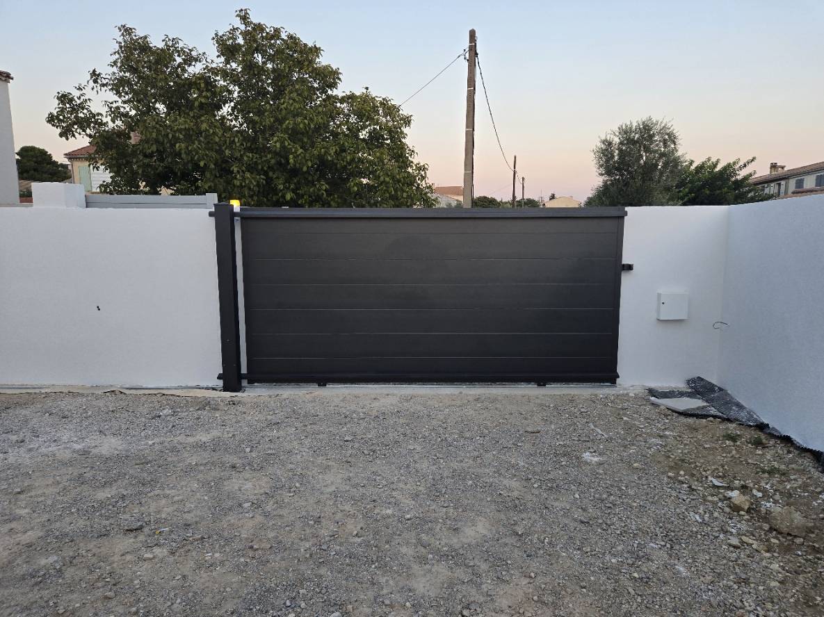 Portail coulissant Tschoeppé moteur SOMFY