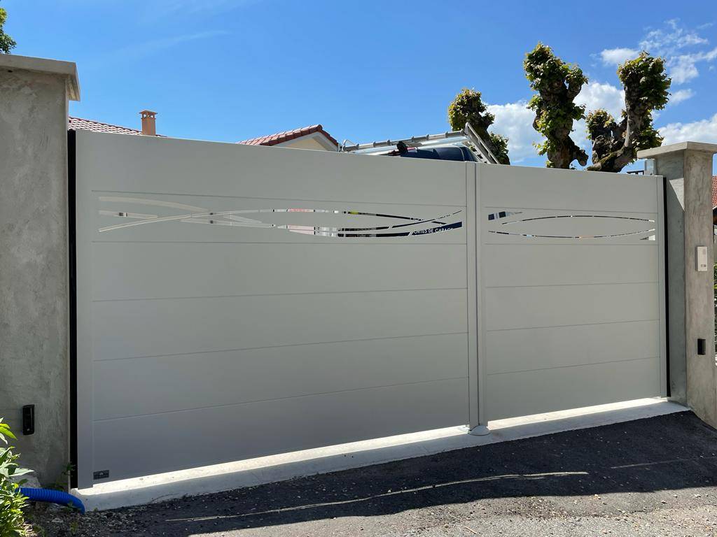 Portail battant deux tiers, un tiers.