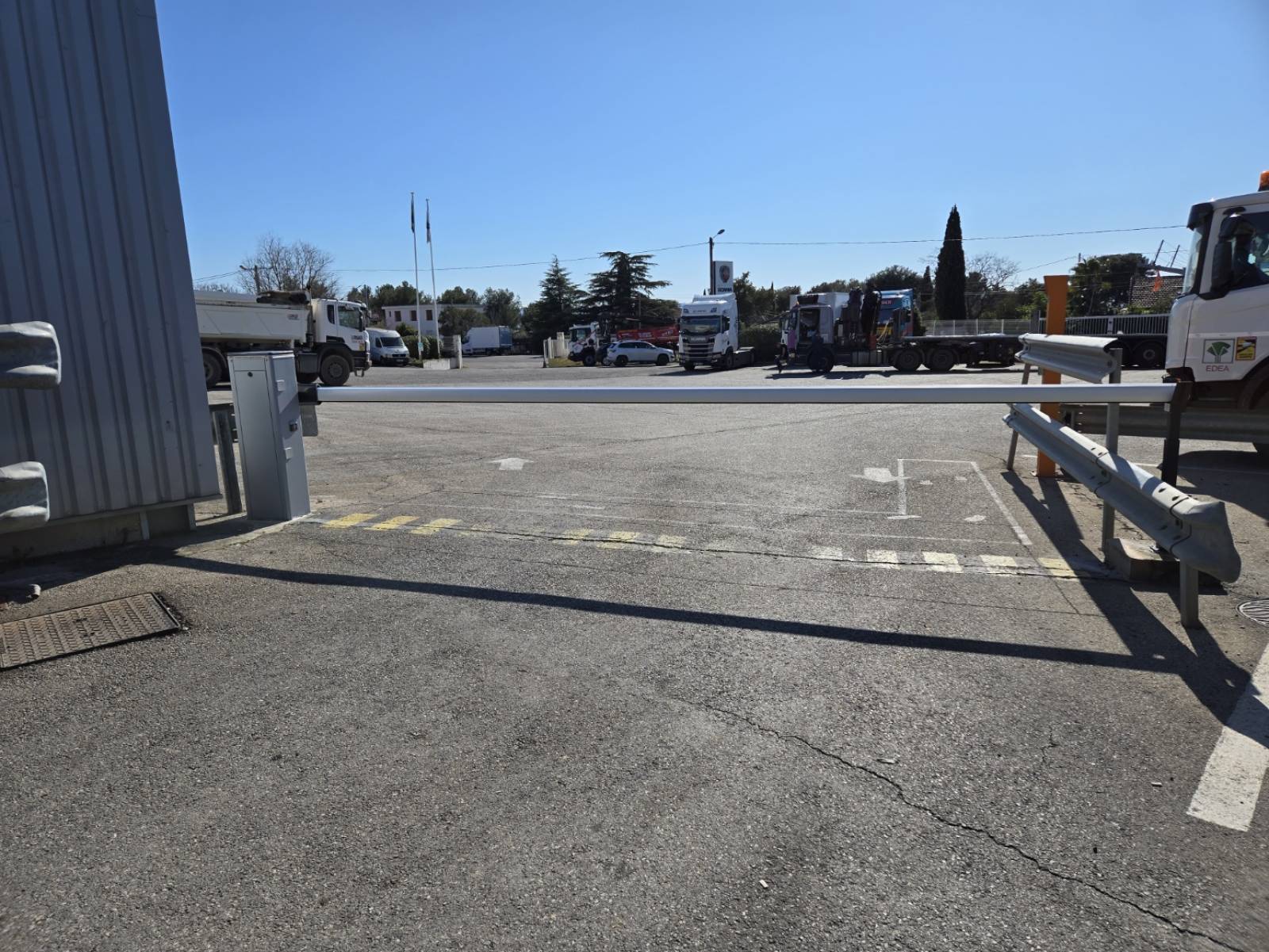 Barrière automatique levante roger technology