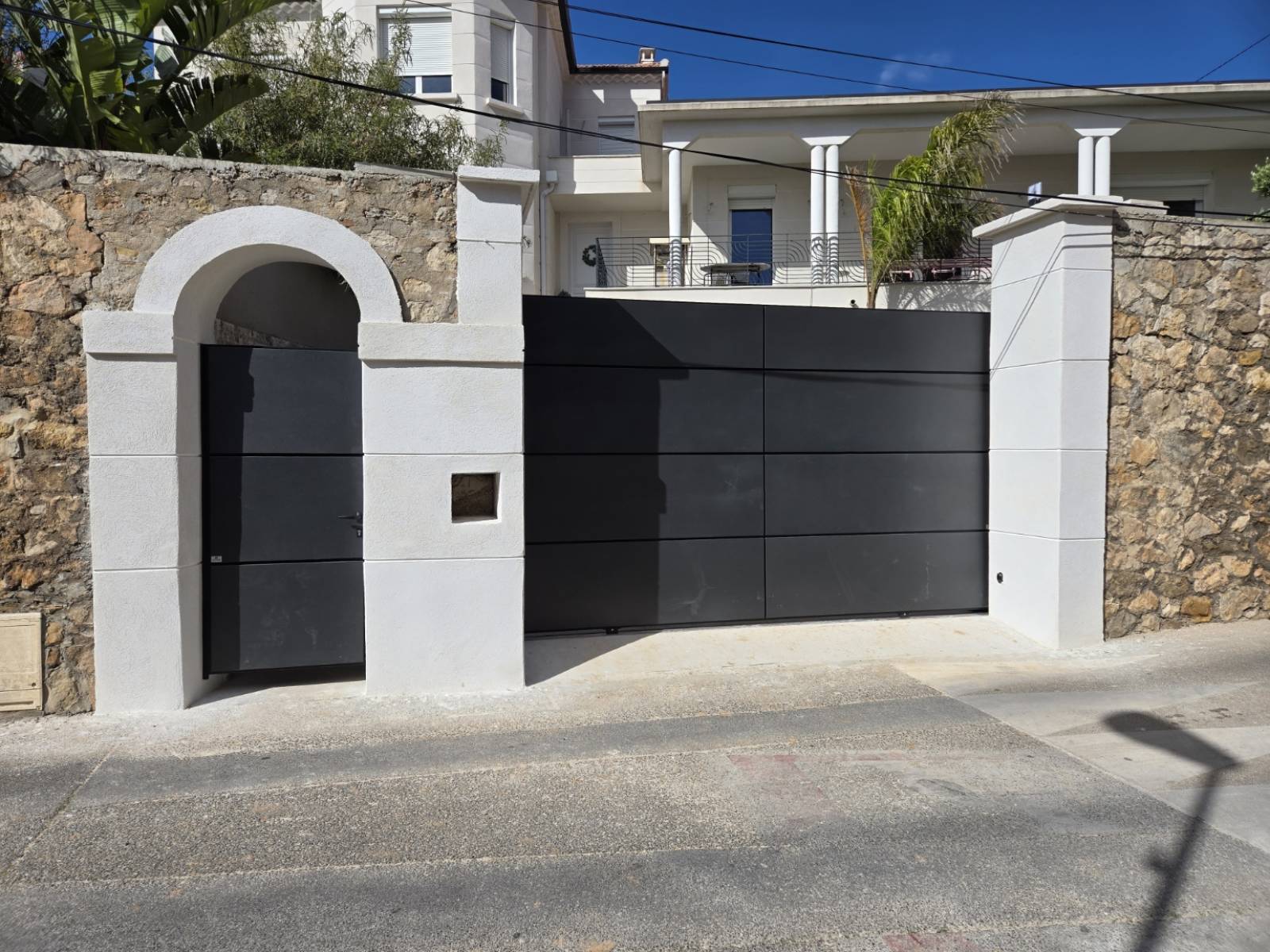 Portail coullisant gamme lucco Tschoeppé