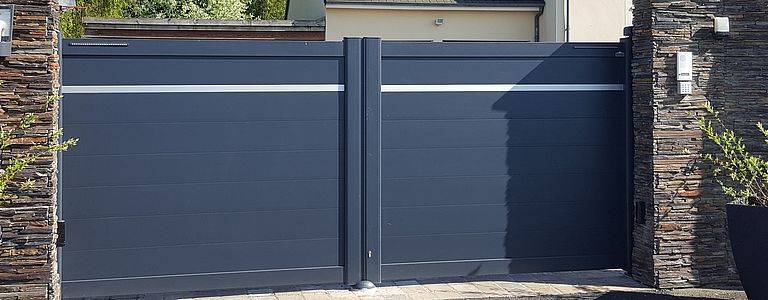 Portail battant Tschoeppé gris