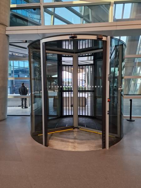 Tourniquet à 3 vantaux