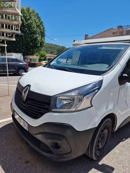 Présentation du camion avec pupitre pour mieux vous servir