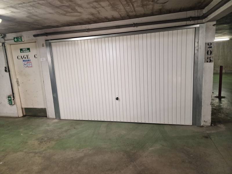 Remplacement de Porte de Garage DOITRAND par HORMANN dans un Box de Garage à Aix-en-Provence Centre-Ville : Service de Qualité