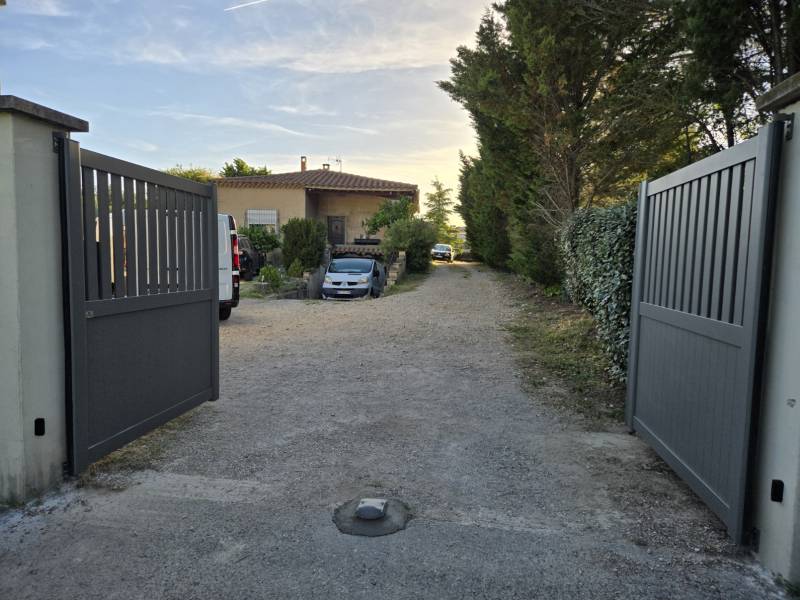 Portail battant motorisé