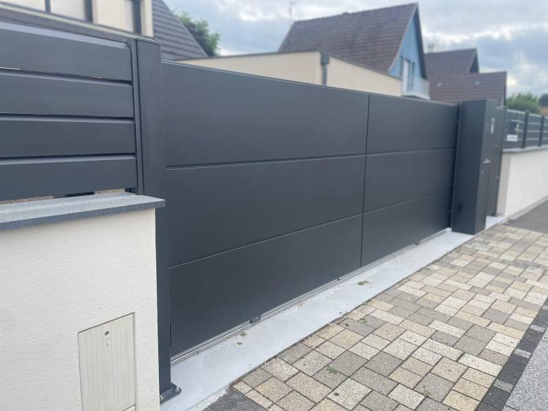 Portail lucco avec moteur invisible